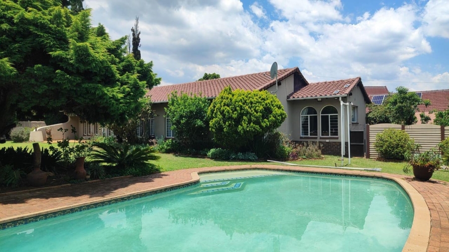 4 Bedroom Property for Sale in Farrarmere Gauteng