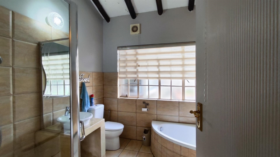 4 Bedroom Property for Sale in Farrarmere Gauteng