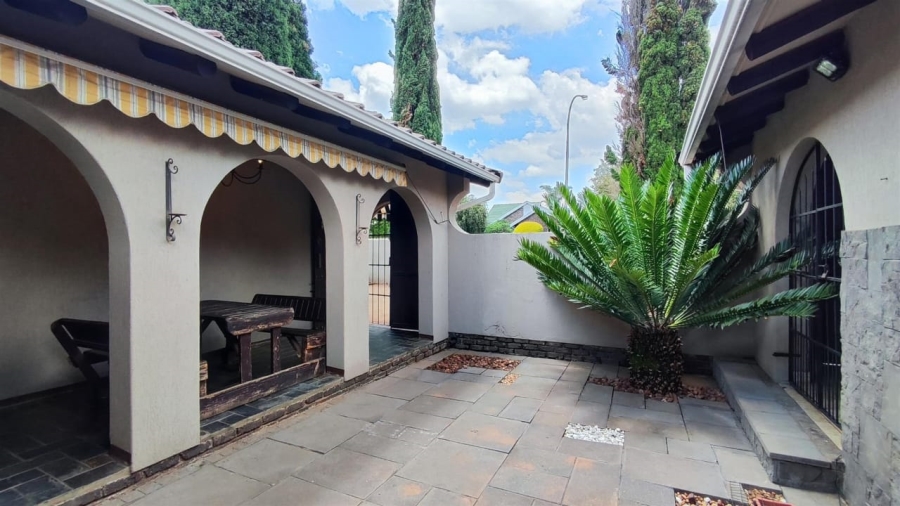 4 Bedroom Property for Sale in Farrarmere Gauteng
