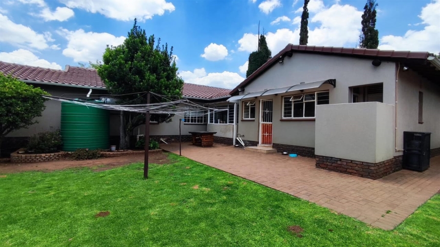 4 Bedroom Property for Sale in Farrarmere Gauteng