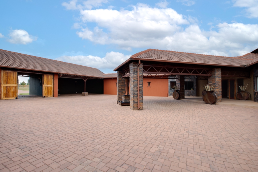 5 Bedroom Property for Sale in Marlbank Gauteng
