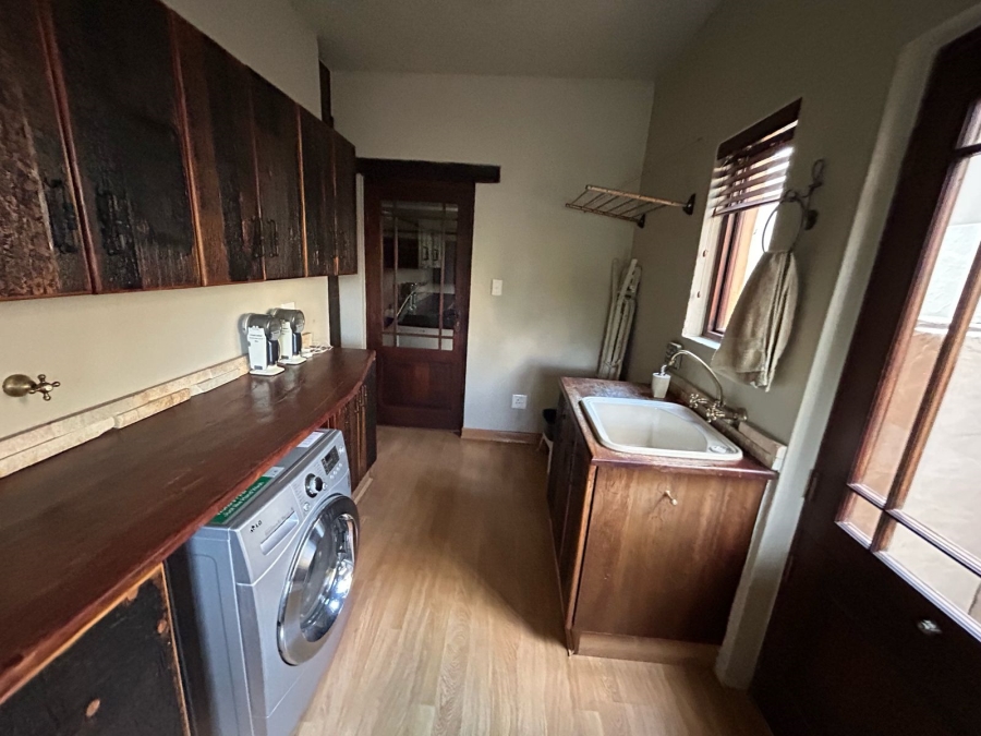 5 Bedroom Property for Sale in Featherbrooke Estate Gauteng