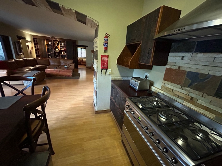 5 Bedroom Property for Sale in Featherbrooke Estate Gauteng