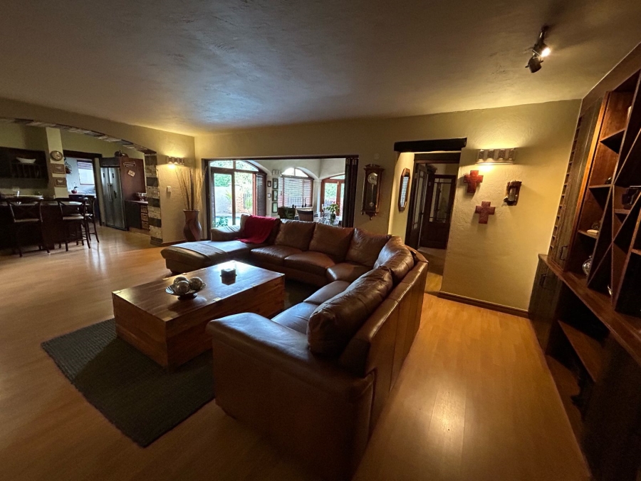 5 Bedroom Property for Sale in Featherbrooke Estate Gauteng