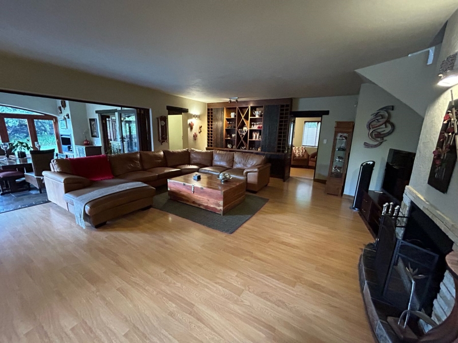 5 Bedroom Property for Sale in Featherbrooke Estate Gauteng