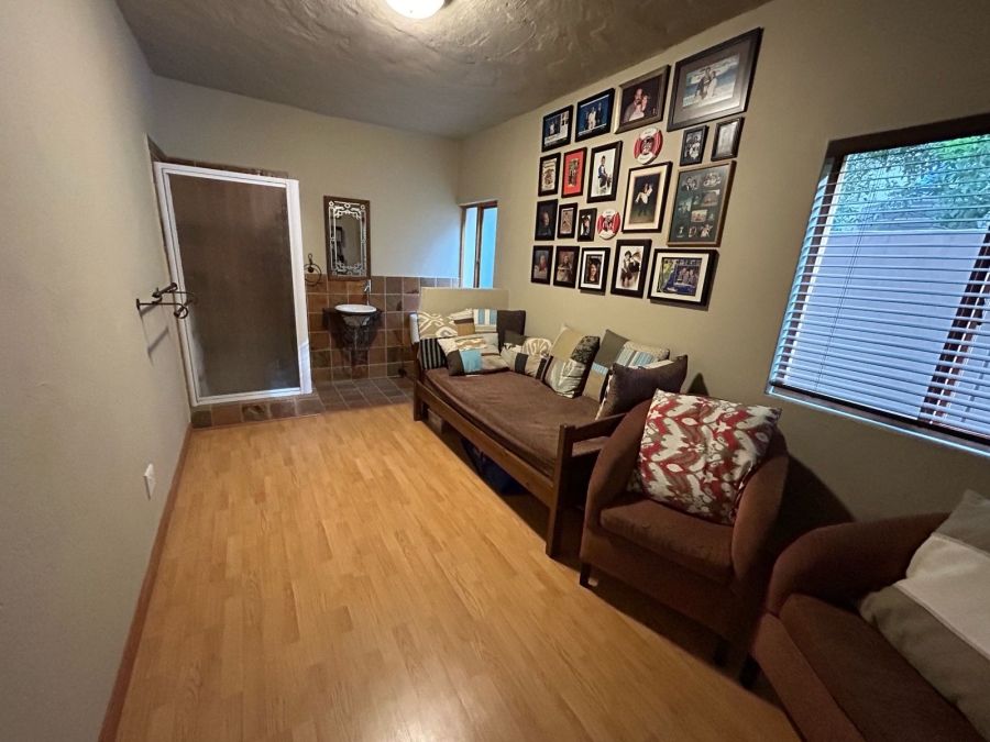 5 Bedroom Property for Sale in Featherbrooke Estate Gauteng