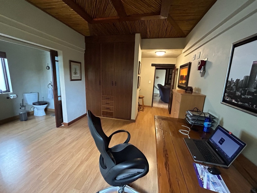 5 Bedroom Property for Sale in Featherbrooke Estate Gauteng
