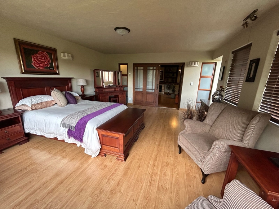 5 Bedroom Property for Sale in Featherbrooke Estate Gauteng