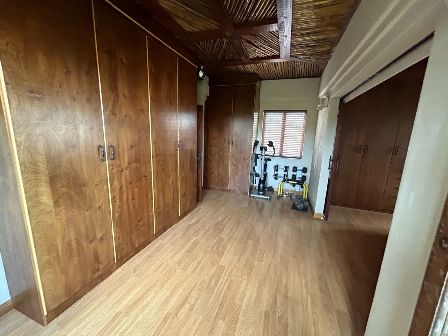 5 Bedroom Property for Sale in Featherbrooke Estate Gauteng
