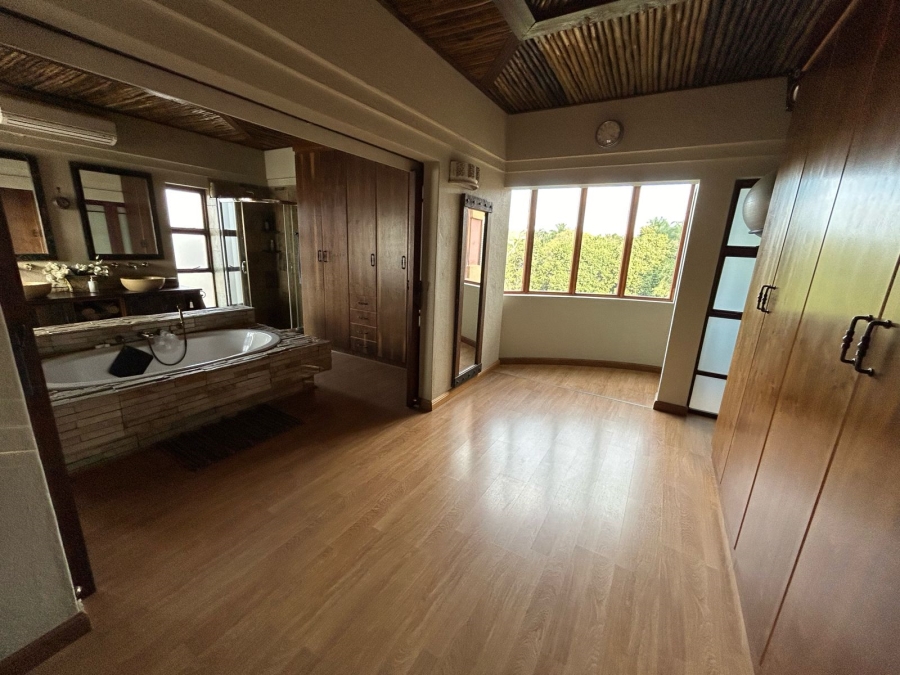 5 Bedroom Property for Sale in Featherbrooke Estate Gauteng