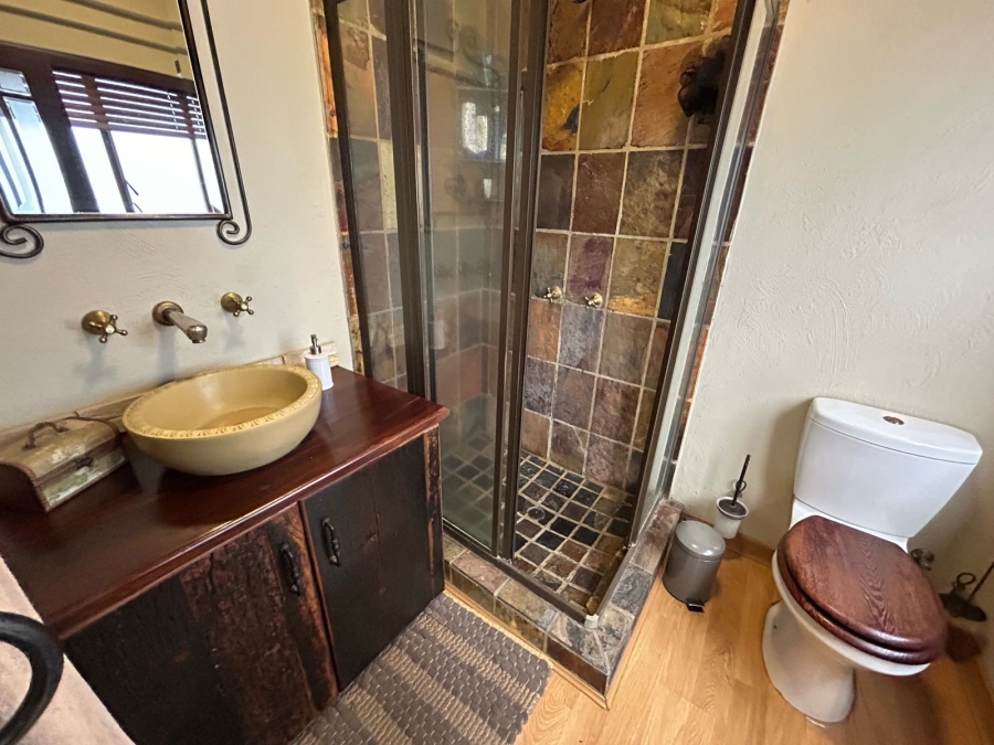 5 Bedroom Property for Sale in Featherbrooke Estate Gauteng