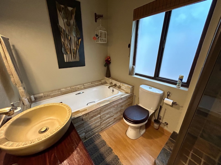 5 Bedroom Property for Sale in Featherbrooke Estate Gauteng