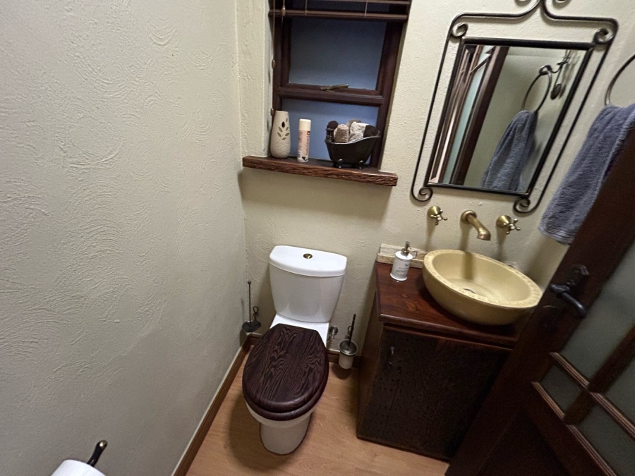 5 Bedroom Property for Sale in Featherbrooke Estate Gauteng