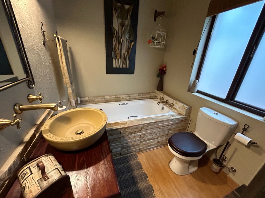 5 Bedroom Property for Sale in Featherbrooke Estate Gauteng