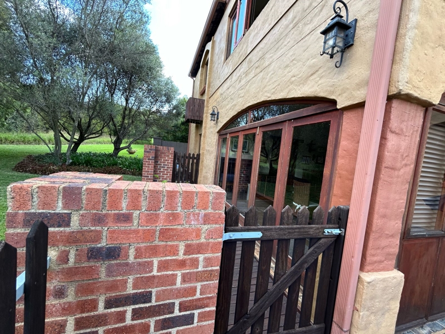 5 Bedroom Property for Sale in Featherbrooke Estate Gauteng