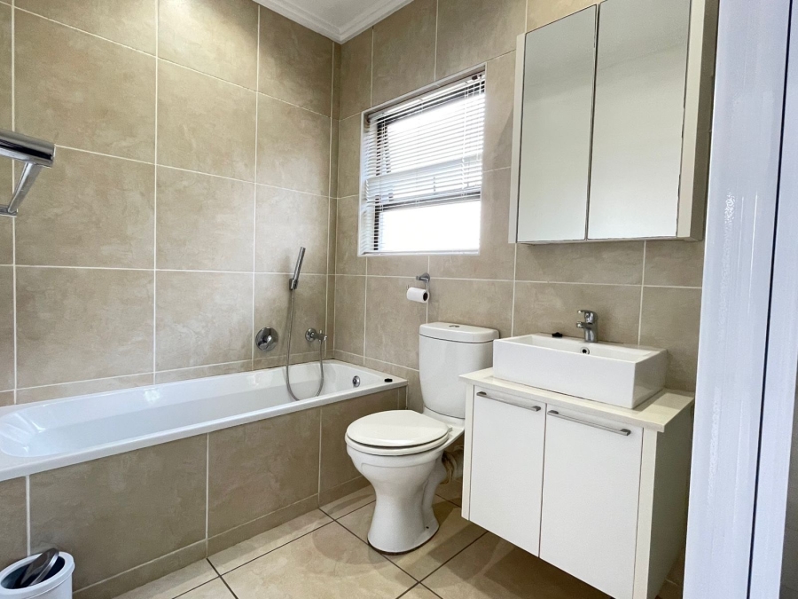 To Let 1 Bedroom Property for Rent in Lonehill Gauteng