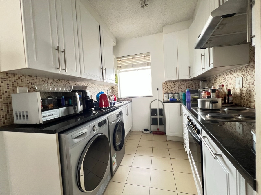 To Let 2 Bedroom Property for Rent in Craighall Park Gauteng