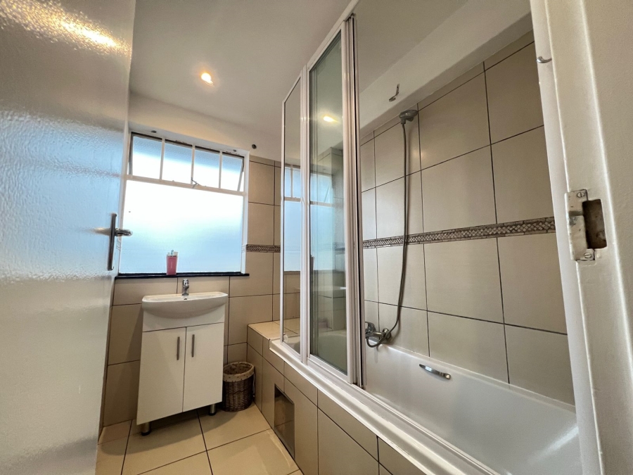 To Let 2 Bedroom Property for Rent in Craighall Park Gauteng