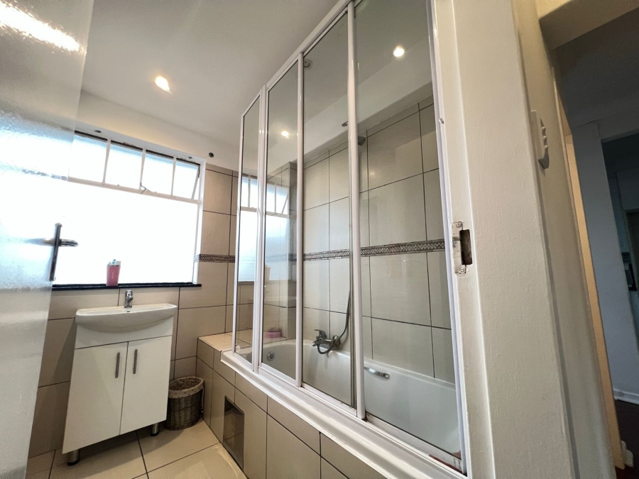 To Let 2 Bedroom Property for Rent in Craighall Park Gauteng