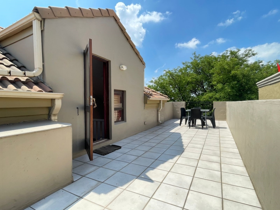 To Let 2 Bedroom Property for Rent in Lonehill Gauteng