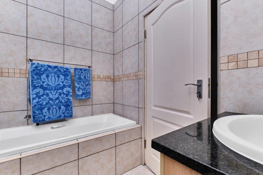 2 Bedroom Property for Sale in Olivedale Gauteng