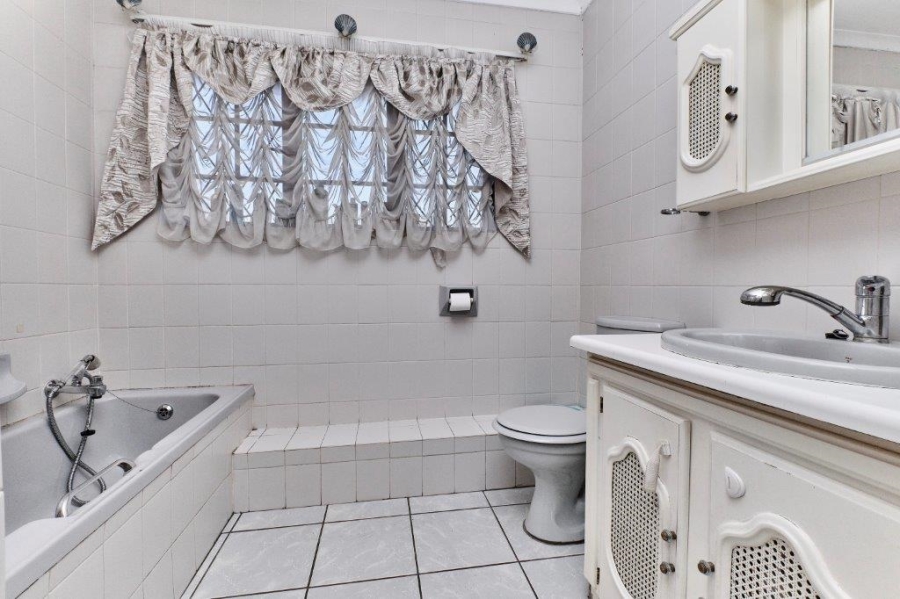 To Let 4 Bedroom Property for Rent in Northwold Gauteng