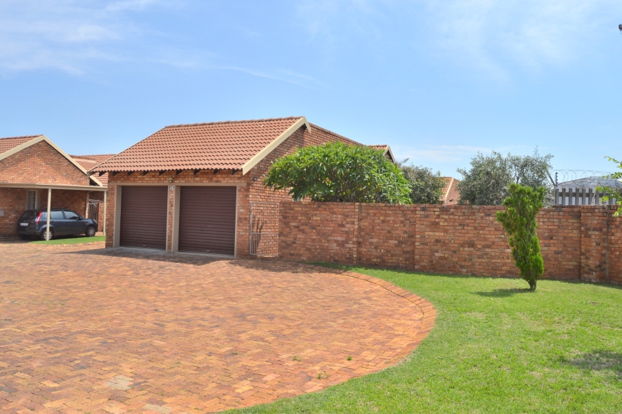 2 Bedroom Property for Sale in Amberfield Gauteng