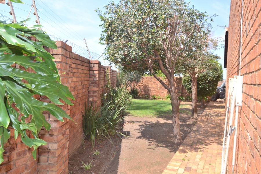 2 Bedroom Property for Sale in Amberfield Gauteng