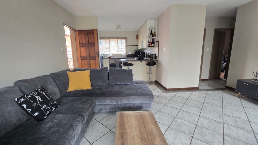 To Let 2 Bedroom Property for Rent in Die Hoewes Gauteng