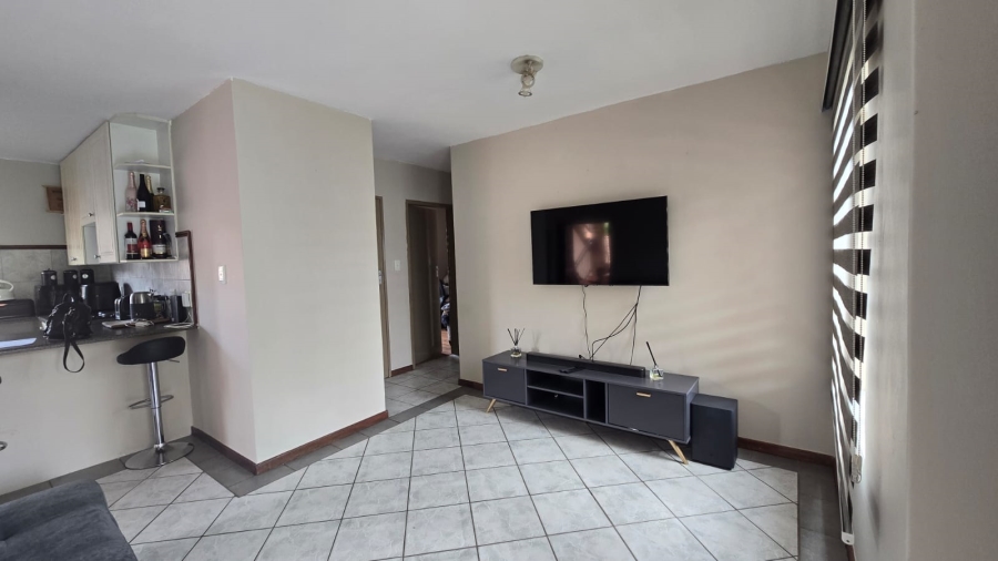 To Let 2 Bedroom Property for Rent in Die Hoewes Gauteng