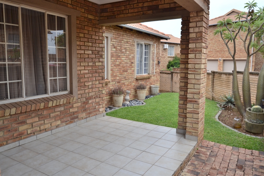 3 Bedroom Property for Sale in Kosmosdal Gauteng