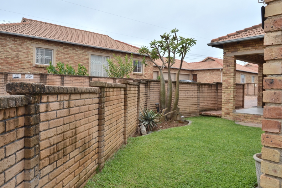 3 Bedroom Property for Sale in Kosmosdal Gauteng