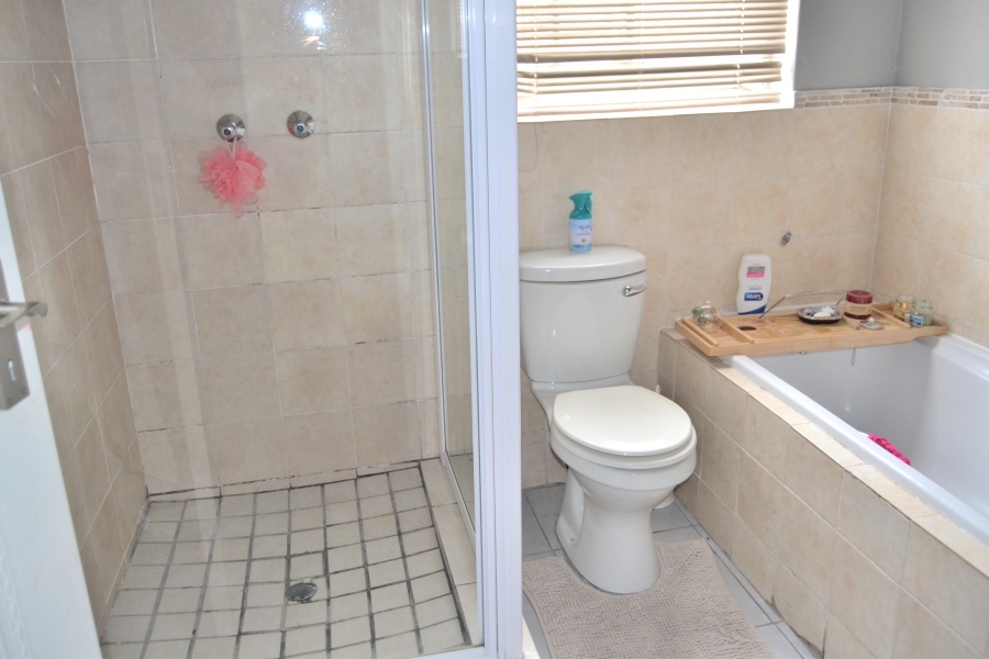 3 Bedroom Property for Sale in Kosmosdal Gauteng