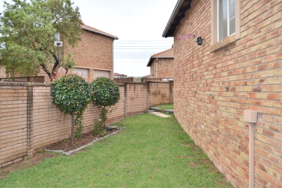 3 Bedroom Property for Sale in Kosmosdal Gauteng