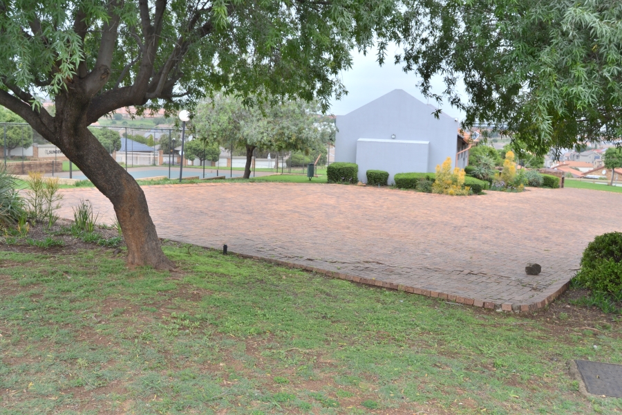 3 Bedroom Property for Sale in Kosmosdal Gauteng