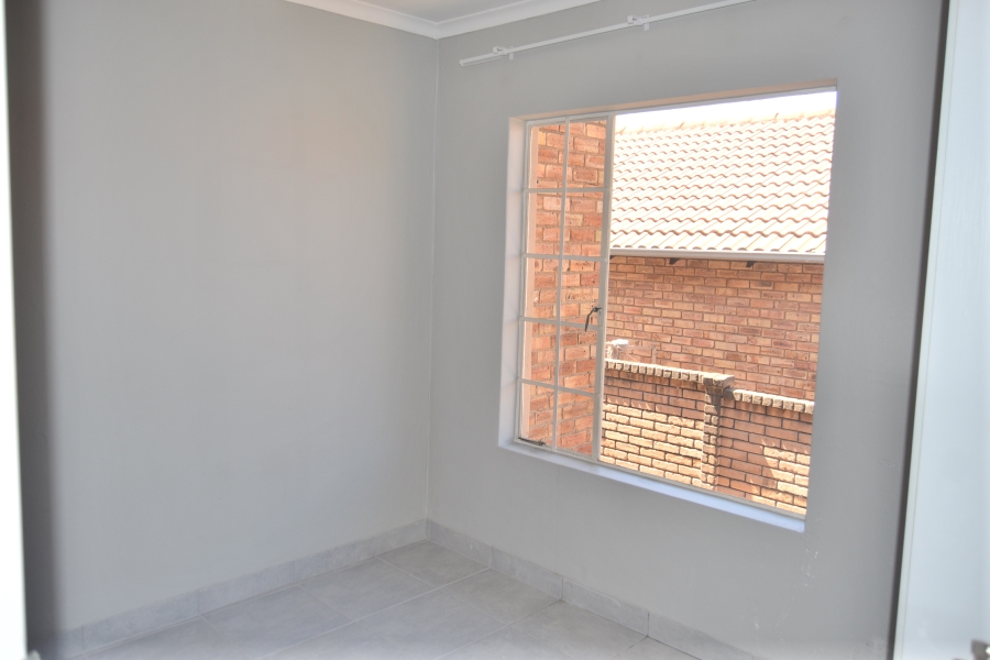 3 Bedroom Property for Sale in Kosmosdal Gauteng
