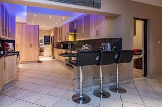 4 Bedroom Property for Sale in Greenstone Hill Gauteng