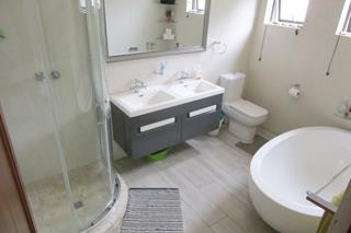 4 Bedroom Property for Sale in Greenstone Hill Gauteng