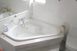 4 Bedroom Property for Sale in Greenstone Hill Gauteng