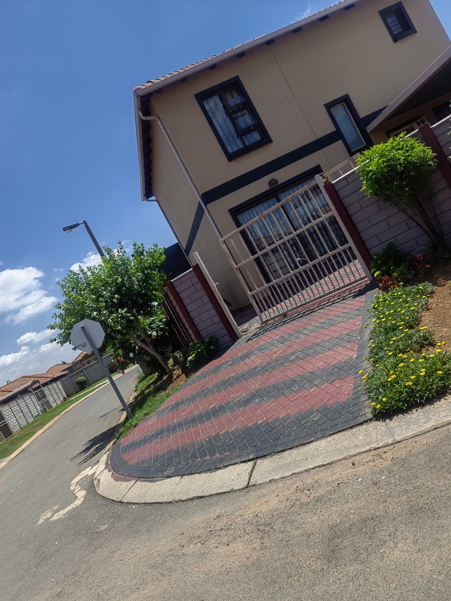 3 Bedroom Property for Sale in Albertsdal Gauteng