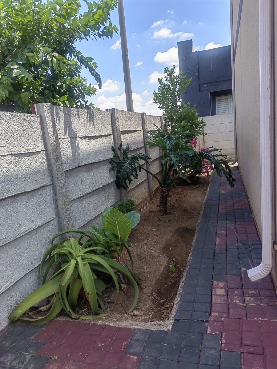 3 Bedroom Property for Sale in Albertsdal Gauteng