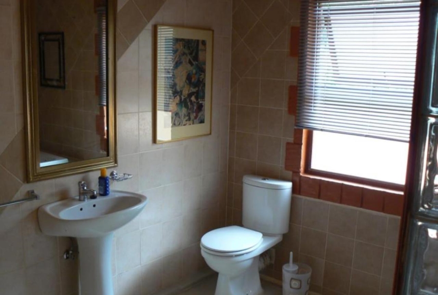 12 Bedroom Property for Sale in Glen Austin Gauteng