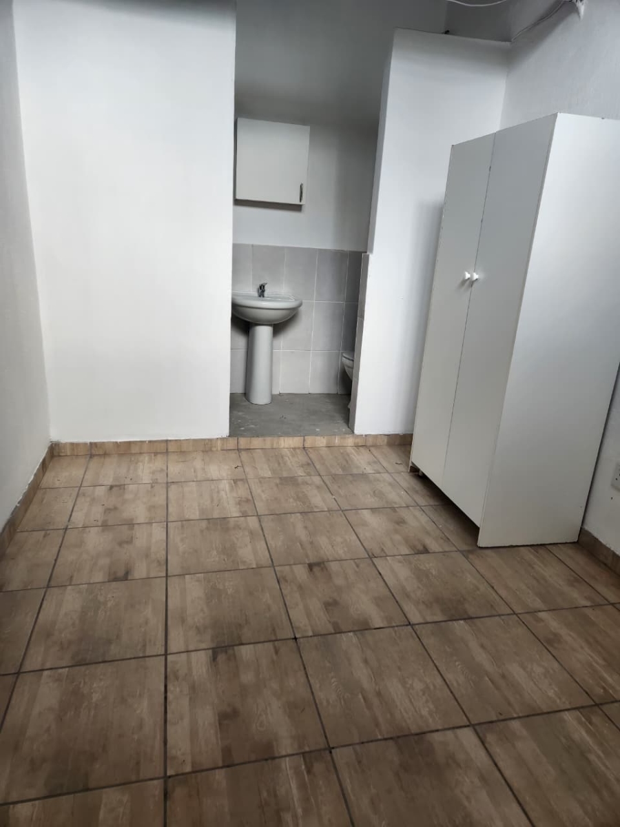 To Let 1 Bedroom Property for Rent in Glen Austin Gauteng