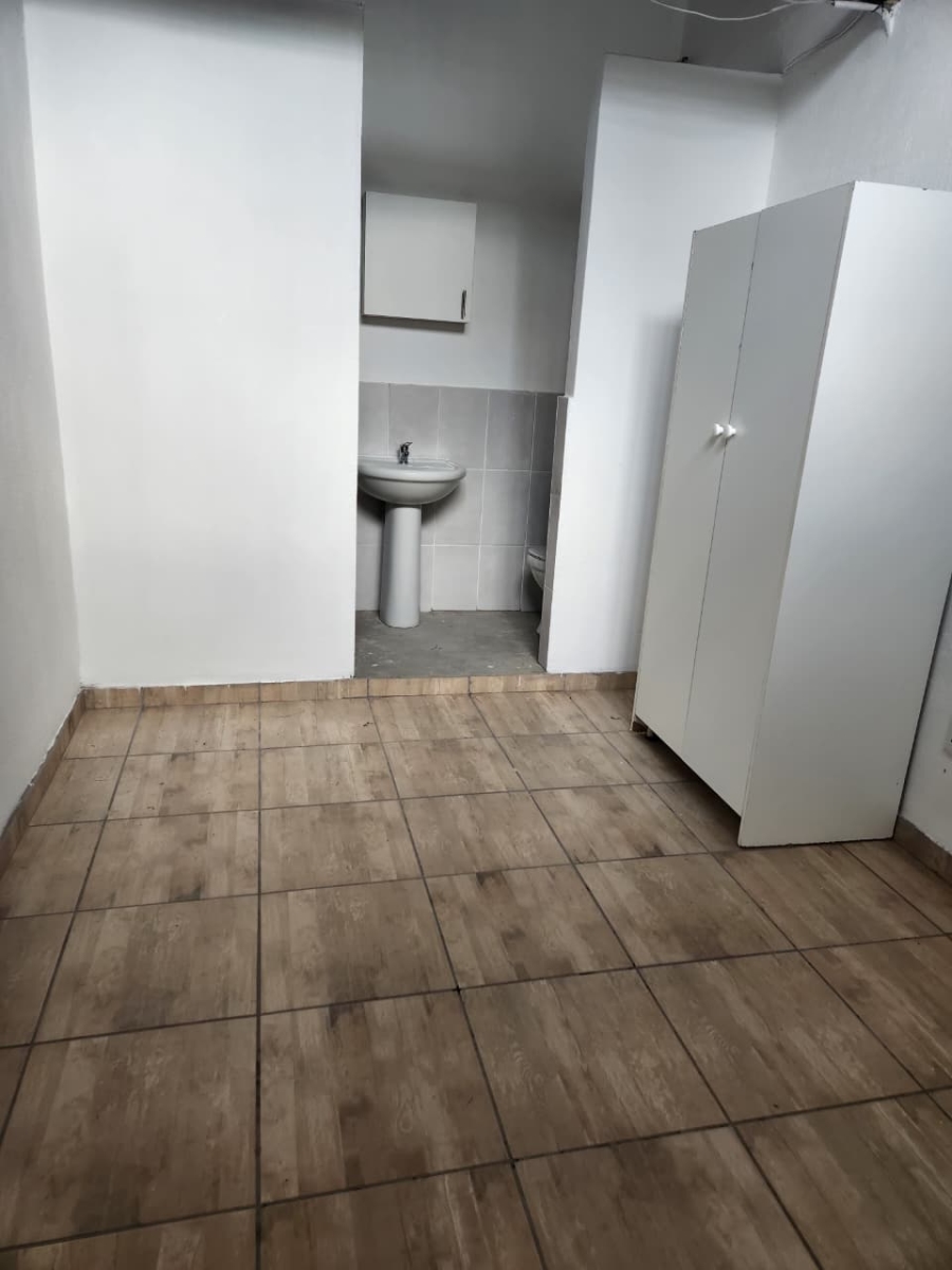 To Let 1 Bedroom Property for Rent in Glen Austin Gauteng