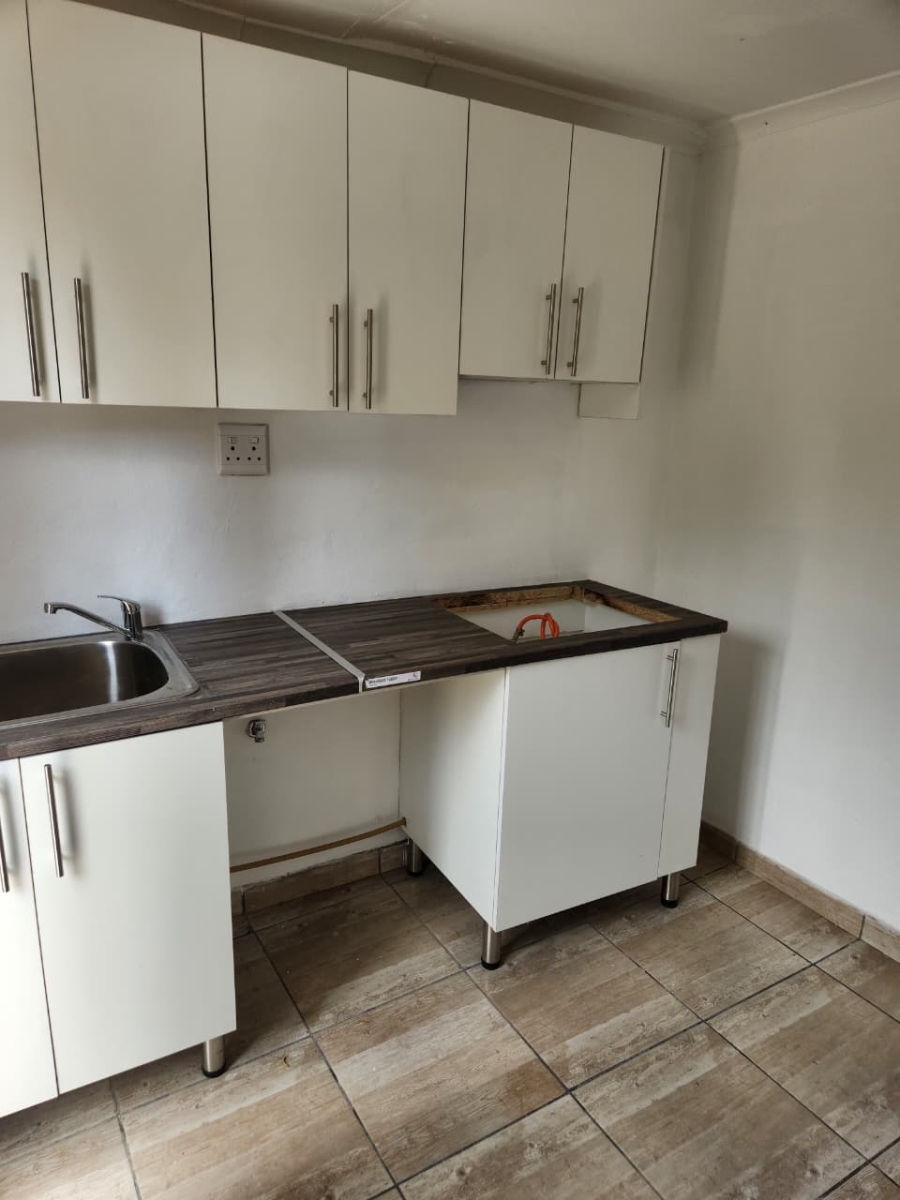 To Let 1 Bedroom Property for Rent in Glen Austin Gauteng