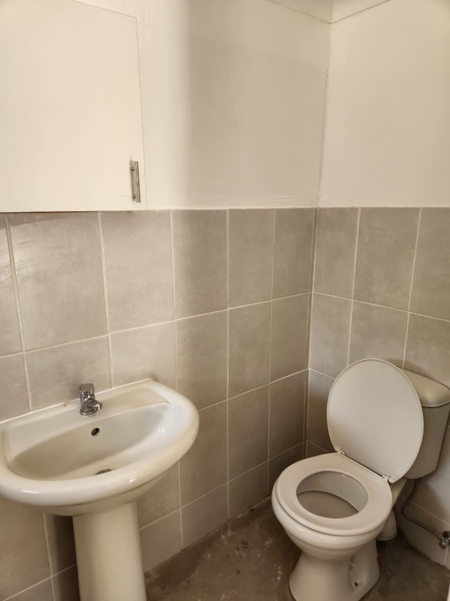 To Let 1 Bedroom Property for Rent in Glen Austin Gauteng