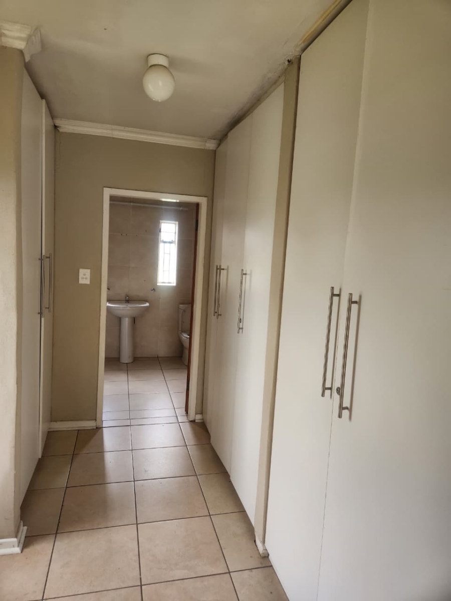 4 Bedroom Property for Sale in Glen Austin Gauteng
