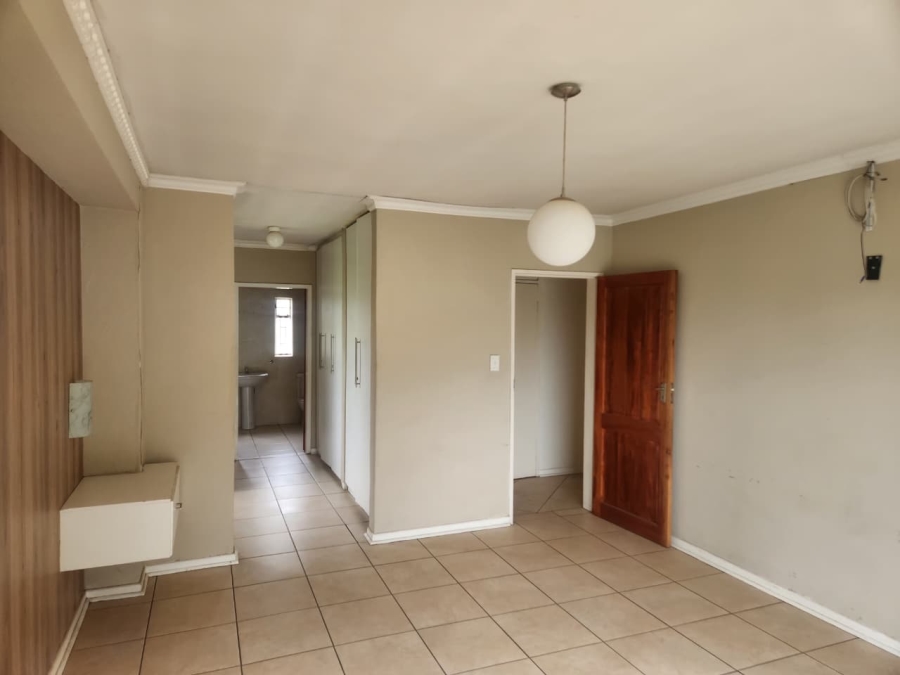 4 Bedroom Property for Sale in Glen Austin Gauteng
