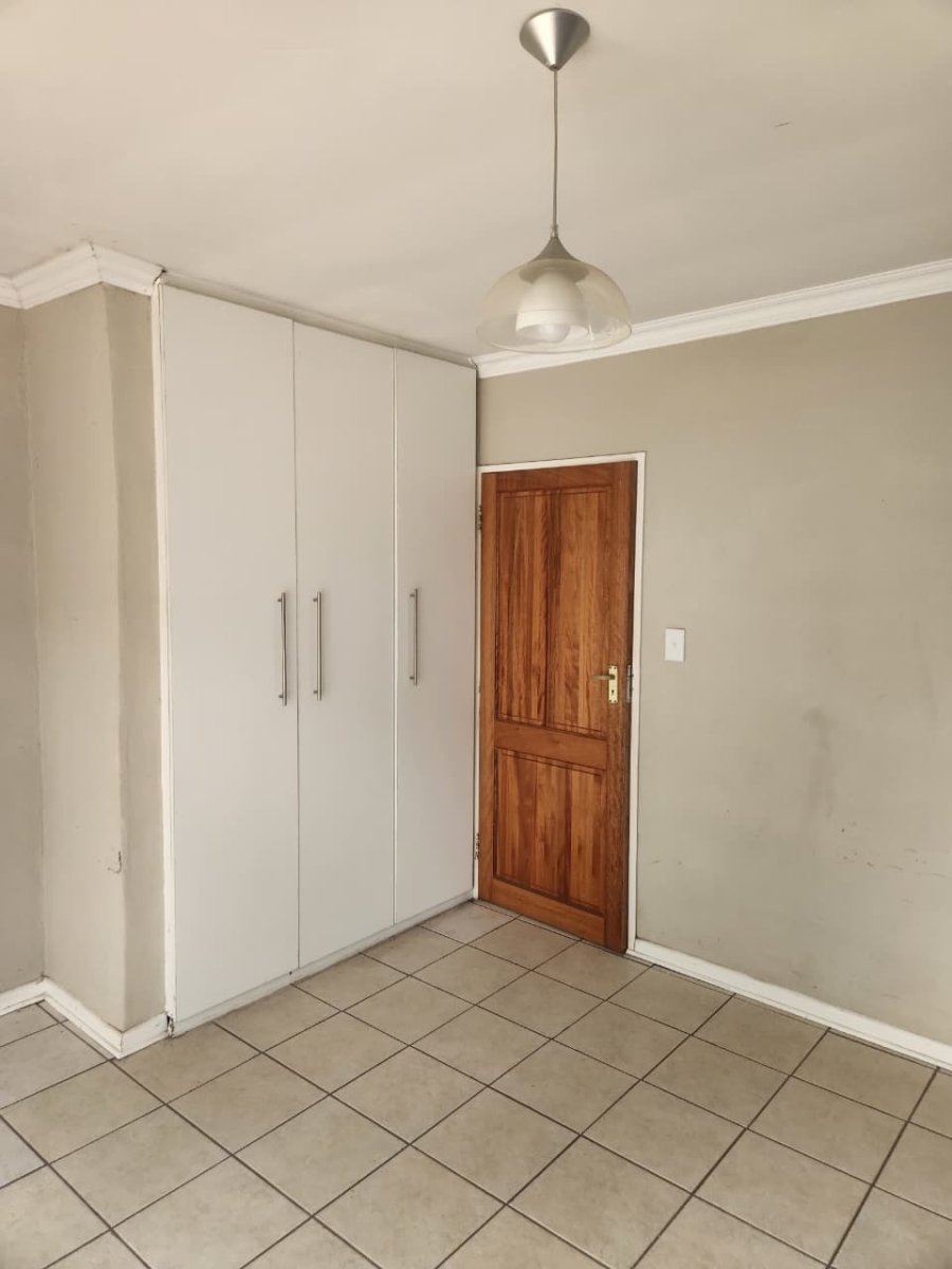 4 Bedroom Property for Sale in Glen Austin Gauteng