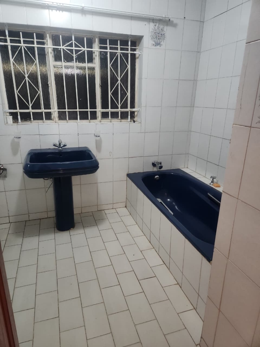 4 Bedroom Property for Sale in Glen Austin Gauteng